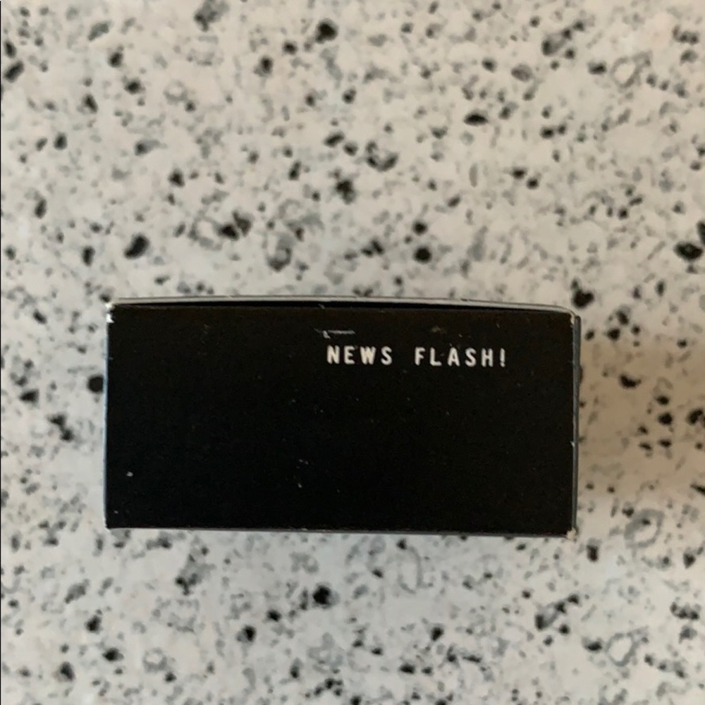 NWT MAC Cosmetics News Flash! Powder Blush - Picture 4 of 8